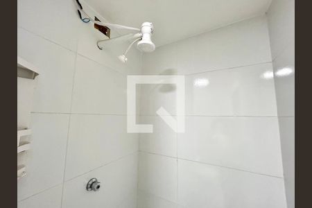 Banheiro  de kitnet/studio para alugar com 1 quarto, 25m² em Jardim Arapongas, Guarulhos