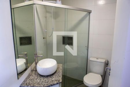 Banheiro de kitnet/studio para alugar com 1 quarto, 17m² em Butantã, São Paulo