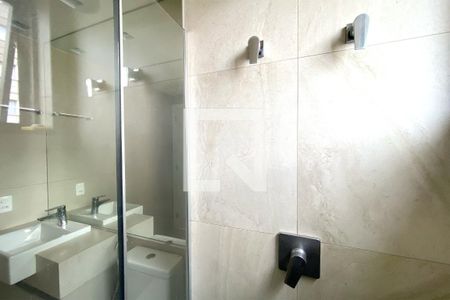 Banheiro de kitnet/studio para alugar com 1 quarto, 41m² em Lourdes, Belo Horizonte