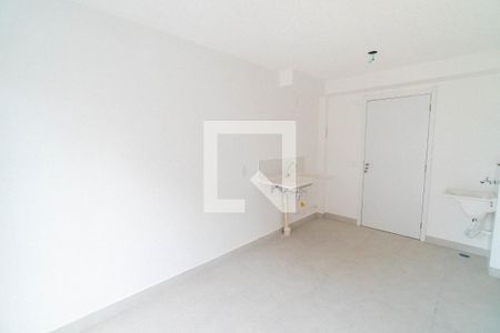 Sala/Cozinha de apartamento para alugar com 1 quarto, 28m² em Jardim Itacolomi, São Paulo