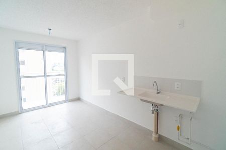 Sala/Cozinha de apartamento para alugar com 1 quarto, 28m² em Jardim Itacolomi, São Paulo
