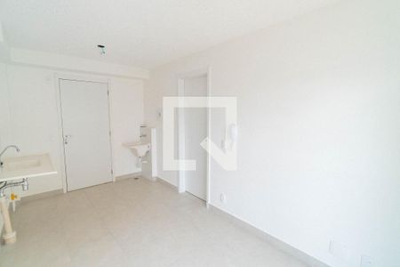 Sala/Cozinha de apartamento para alugar com 1 quarto, 28m² em Jardim Itacolomi, São Paulo