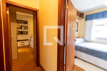 Corredor de apartamento à venda com 3 quartos, 101m² em Tristeza, Porto Alegre