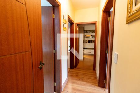 Corredor de apartamento à venda com 3 quartos, 101m² em Tristeza, Porto Alegre