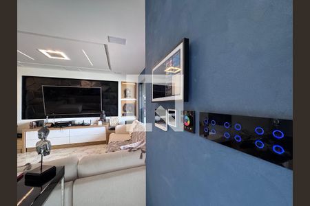 Sala de casa de condomínio à venda com 4 quartos, 383m² em Recreio dos Bandeirantes, Rio de Janeiro