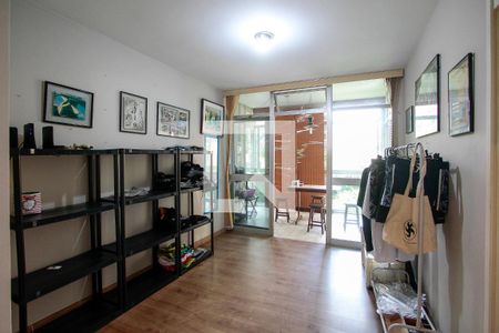 Corredor de apartamento à venda com 4 quartos, 215m² em Barra da Tijuca, Rio de Janeiro