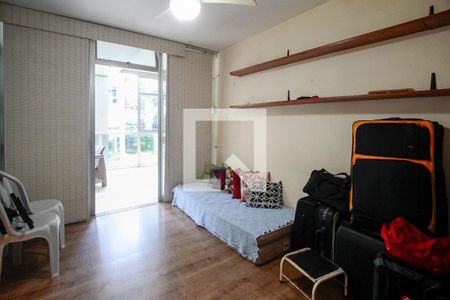 Quarto 1 de apartamento à venda com 4 quartos, 215m² em Barra da Tijuca, Rio de Janeiro