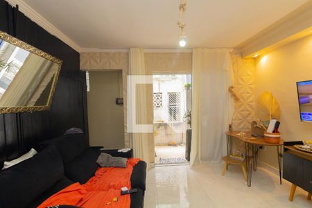 Sala de casa de condomínio para alugar com 3 quartos, 60m² em Cidade Tiradentes, São Paulo