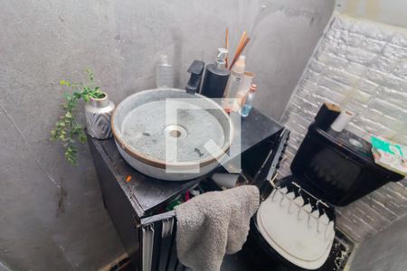 Lavabo de casa de condomínio para alugar com 3 quartos, 60m² em Cidade Tiradentes, São Paulo