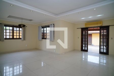 Sala de casa para alugar com 3 quartos, 250m² em Piratininga, Niterói
