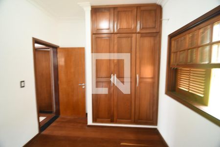 Quarto 1 de casa de condomínio à venda com 3 quartos, 1560m² em Cidade Universitária, Campinas