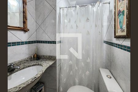 Banheiro de apartamento para alugar com 2 quartos, 90m² em Guilhermina, Praia Grande