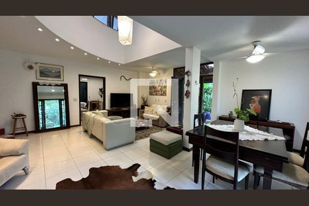 Sala de casa para alugar com 5 quartos, 210m² em Vargem Grande, Rio de Janeiro