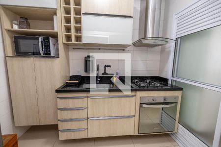 Cozinha de apartamento para alugar com 3 quartos, 74m² em Jardim Tupanci, Barueri