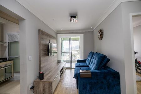 Sala de apartamento para alugar com 3 quartos, 74m² em Jardim Tupanci, Barueri