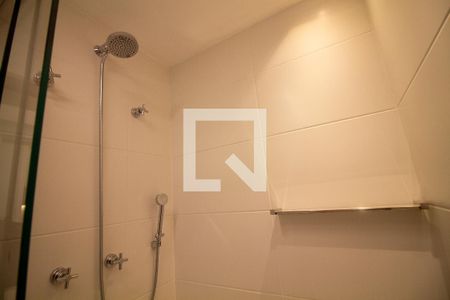 Banheiro de kitnet/studio para alugar com 1 quarto, 30m² em Santo Amaro, São Paulo