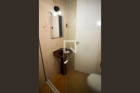 Banheiro de apartamento para alugar com 1 quarto, 42m² em Cristal, Porto Alegre