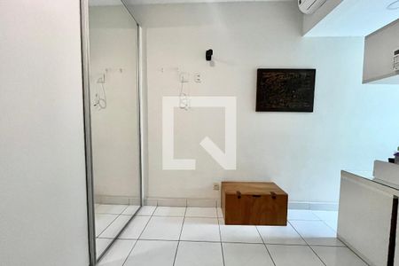 Quarto 1 de apartamento à venda com 2 quartos, 60m² em Copacabana, Rio de Janeiro