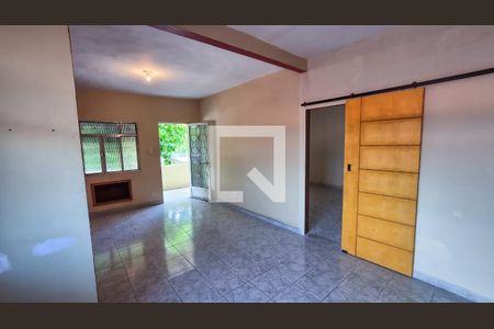 Sala de casa para alugar com 2 quartos, 140m² em Brás de Pina, Rio de Janeiro