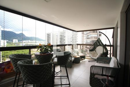 Varanda de apartamento para alugar com 3 quartos, 160m² em Barra da Tijuca, Rio de Janeiro