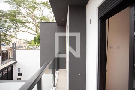 VARANDA DO QUARTO SUÍTE 1 de casa para alugar com 2 quartos, 70m² em Vila Guaca, São Paulo