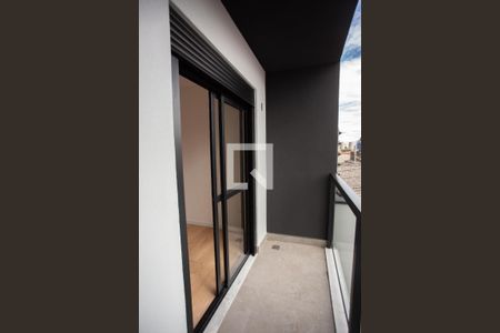 VARANDA DO QUARTO SUÍTE 1 de casa para alugar com 2 quartos, 70m² em Vila Guaca, São Paulo