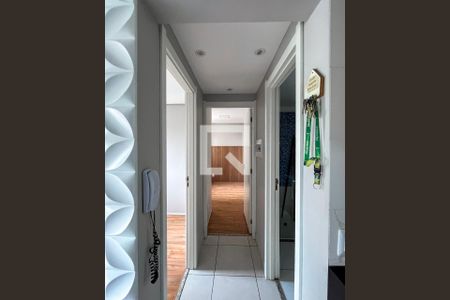 Corredor de apartamento para alugar com 2 quartos, 42m² em Parque Fongaro, São Paulo