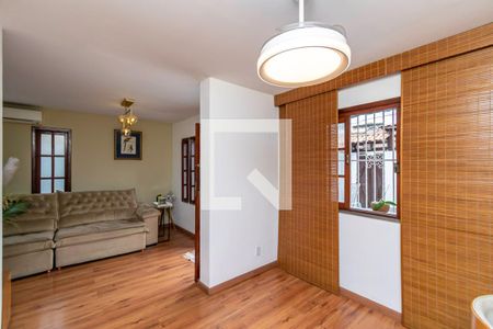 Sala de casa à venda com 3 quartos, 220m² em Penha, Rio de Janeiro