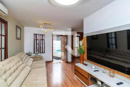 Sala de casa à venda com 3 quartos, 220m² em Penha, Rio de Janeiro