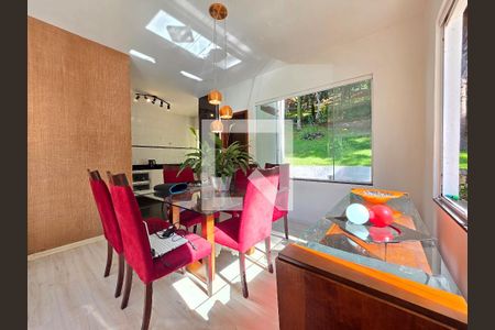 Sala  de casa de condomínio à venda com 4 quartos, 290m² em Retiro do Chale, Brumadinho