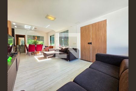 Sala de casa de condomínio à venda com 4 quartos, 290m² em Retiro do Chale, Brumadinho