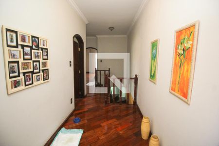 Corredor de casa à venda com 4 quartos, 220m² em Parque Industriario, Santo André