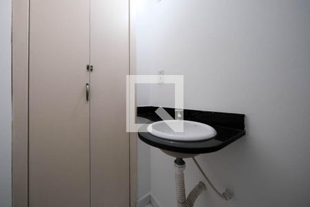 Lavabo de casa de condomínio para alugar com 3 quartos, 120m² em Vila Guilhermina, São Paulo