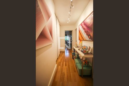 Corredor de apartamento à venda com 3 quartos, 210m² em Vila Morumbi, São Paulo