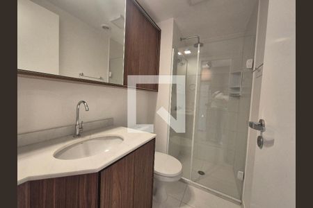 Banheiro de kitnet/studio para alugar com 1 quarto, 26m² em República, São Paulo