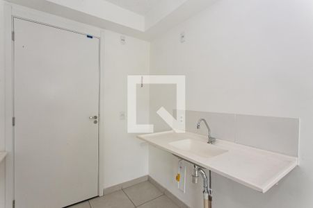 Cozinha de apartamento para alugar com 1 quarto, 27m² em Guaiauna, São Paulo