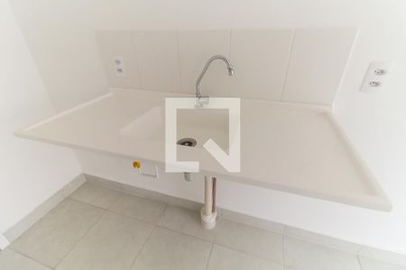 Sala/Cozinha de apartamento para alugar com 2 quartos, 34m² em Vila Carmosina, São Paulo