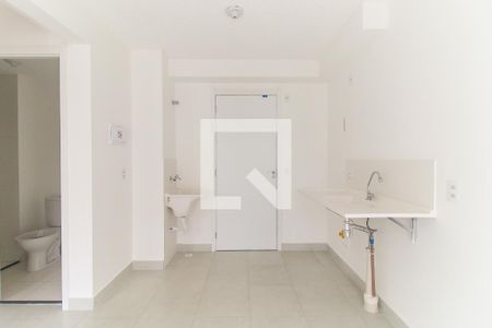 Sala/Cozinha de apartamento para alugar com 2 quartos, 34m² em Vila Carmosina, São Paulo