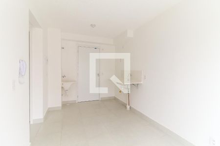 Sala/Cozinha de apartamento para alugar com 2 quartos, 34m² em Vila Carmosina, São Paulo