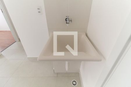 Sala/Cozinha de apartamento para alugar com 2 quartos, 34m² em Vila Carmosina, São Paulo