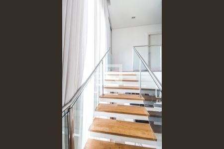 Escada de casa de condomínio à venda com 4 quartos, 320m² em Parque Sinai, Santana de Parnaíba