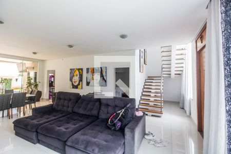 Sala  de casa de condomínio à venda com 4 quartos, 320m² em Parque Sinai, Santana de Parnaíba