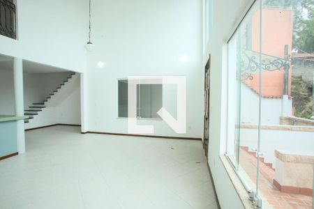 Sala de Estar de casa de condomínio para alugar com 3 quartos, 200m² em Taquara, Rio de Janeiro