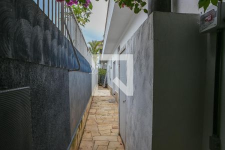 Corredor externo de casa à venda com 3 quartos, 571m² em Alto da Lapa, São Paulo