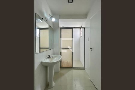 banheiro de kitnet/studio para alugar com 1 quarto, 35m² em Vila Itapura, Campinas