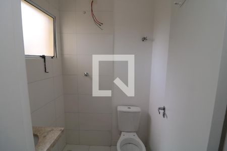 Banheiro da Suíte de casa de condomínio à venda com 2 quartos, 75m² em Vila Alpina, São Paulo