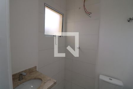 Banheiro da Suíte de casa de condomínio à venda com 2 quartos, 75m² em Vila Alpina, São Paulo