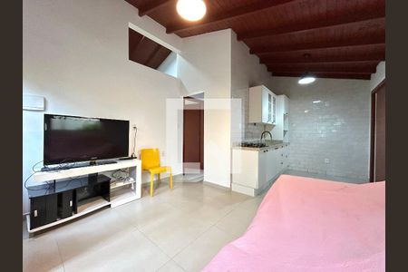 Sala  de casa de condomínio para alugar com 1 quarto, 50m² em Rio Tavares Central, Florianópolis