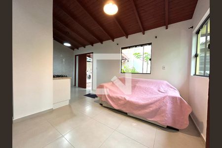 Sala  de casa de condomínio para alugar com 1 quarto, 50m² em Rio Tavares Central, Florianópolis