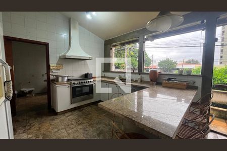 Casa à venda com 5 quartos, 345m² em Vila Nova, Campinas